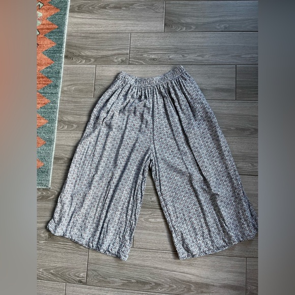 Abercrombie & Fitch| Boho Wide Leg Cropped Pants, Size XS•••Geometric Pattern - Picture 3 of 13